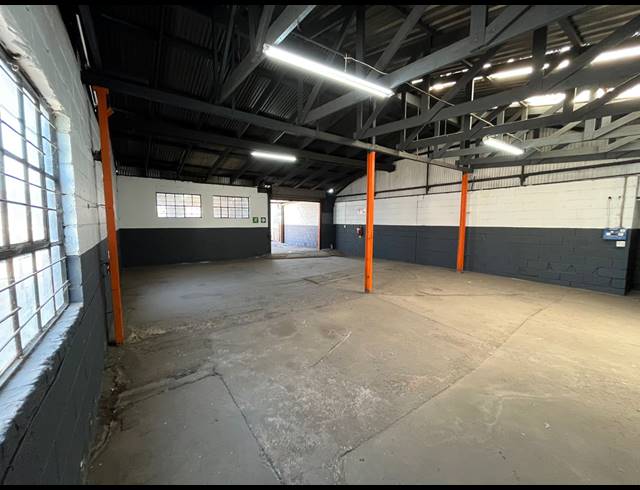 200M² WORKSHOP TO LET IN VULCANIA